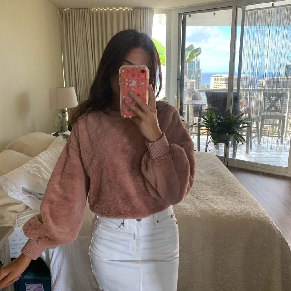 Pink puffy & fuzzy crop long sleeve 🍉🍭